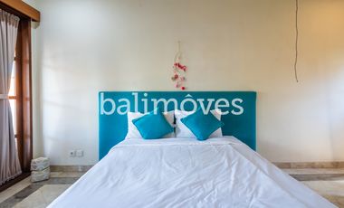 Villa Klasik dan Luas 5 Kamar Tidur Di Tepi Pantai Sanur