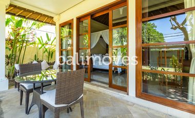 Villa Klasik dan Luas 5 Kamar Tidur Di Tepi Pantai Sanur