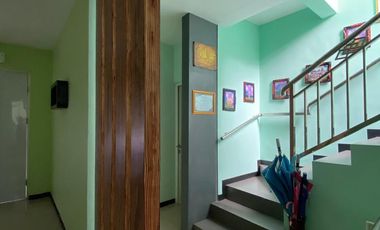 2 Lantai Modern Minimalis di Area Perumahan Springhill Sawojajar