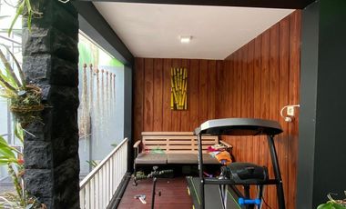 2 Lantai Modern Minimalis di Area Perumahan Springhill Sawojajar