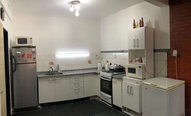 DEPARTAMENTO 4 AMBIENTES 1ER.  PISO X ESCALERA C/PATIO