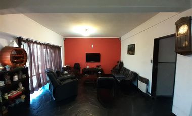 DEPARTAMENTO 4 AMBIENTES 1ER.  PISO X ESCALERA C/PATIO