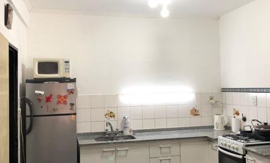 DEPARTAMENTO 4 AMBIENTES 1ER.  PISO X ESCALERA C/PATIO