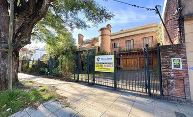 Chalet de 7 ambientes con parque, piscina y cocheras