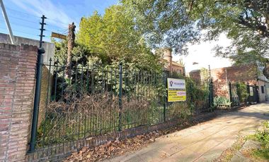 Chalet de 7 ambientes con parque, piscina y cocheras