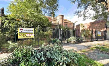 Chalet de 7 ambientes con parque, piscina y cocheras