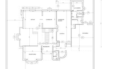 Chalet de 7 ambientes con parque, piscina y cocheras
