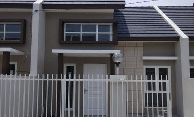 DISEWAKAN RUMAH STRATEGIS ALANA CEMANDI DAERAH TAMBAK CEMANDI SIDOARJO