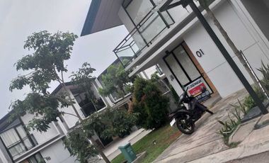 Disewakan  Rumah posisi Hook di CENDANA PARC Karawaci