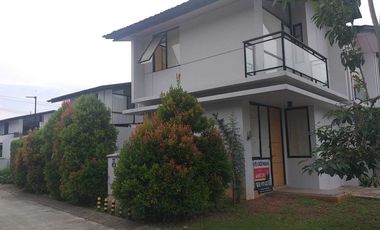 Disewakan  Rumah posisi Hook di CENDANA PARC Karawaci