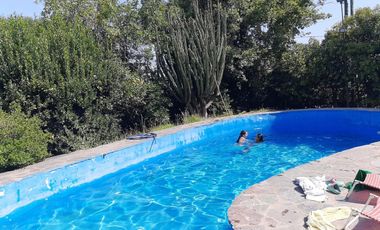 Hermosa casa quinta en el límite de Glew y Guernica
