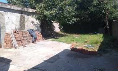 Casa sobre barrio Los Álamos