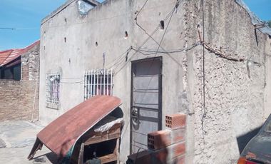 Casa sobre barrio Los Álamos