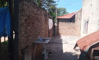 Casa sobre barrio Los Álamos