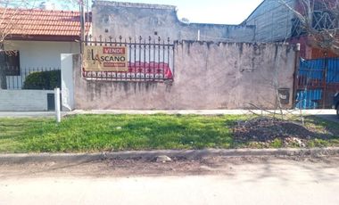 Casa sobre barrio Los Álamos