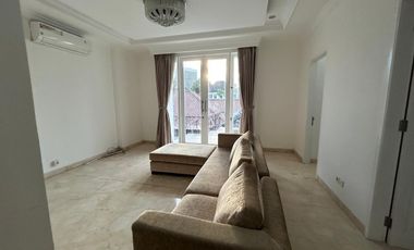 Rumah disewakan di Taman Patra I No. 15B