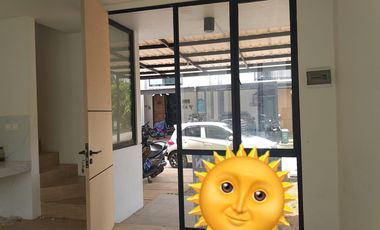 Disewakan Rumah posisi Hook ada kanopy di CENDANA PARC karawaci