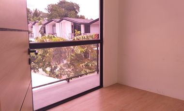 Disewakan Rumah posisi Hook ada kanopy di CENDANA PARC karawaci