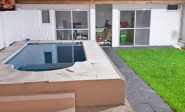 CASA 3 AMBIENTES CON GARAGE Y PILETA