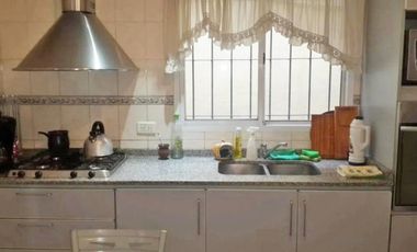 CASA 3 AMBIENTES CON GARAGE Y PILETA