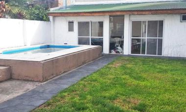 CASA 3 AMBIENTES CON GARAGE Y PILETA