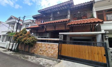 Rumah Bagus Siap Huni 2 Lantai Dekat kampus UMS Solo, Strategis