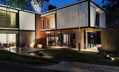 Rumah baru di Komplek Dago Village dengan Kolam Renang