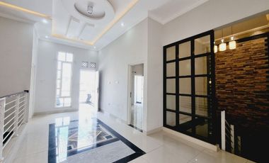 Rumah Mewah 2 Lt Nyaman Akses Lebar Banjarsari Solo