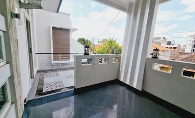 Rumah Mewah 2 Lt Nyaman Akses Lebar Banjarsari Solo