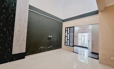 Rumah Mewah 2 Lt Nyaman Akses Lebar Banjarsari Solo