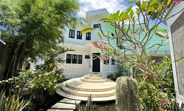 Luxury Spacious Villa Beautiful View in Nusa Dua Near STP Dharmawangsa