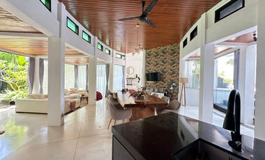 Luxury Spacious Villa Beautiful View in Nusa Dua Near STP Dharmawangsa