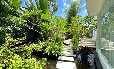 Luxury Spacious Villa Beautiful View in Nusa Dua Near STP Dharmawangsa
