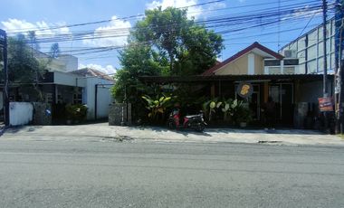 Dijual cepat Rumah besar dan ruang usaha pinggir jalan utama Demangan