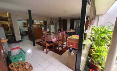 Dijual cepat Rumah besar dan ruang usaha pinggir jalan utama Demangan