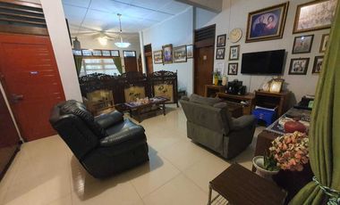 Dijual cepat Rumah besar dan ruang usaha pinggir jalan utama Demangan