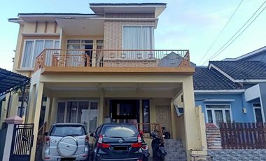 rumah cantik minimalis 2 lantai di sepinggan pratama
