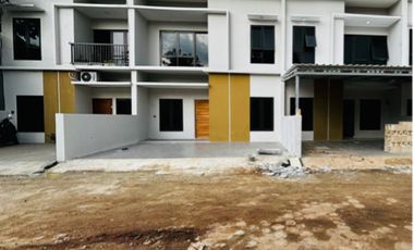 rumah baru di pinggir jalan jatibening jatiasih akses caman