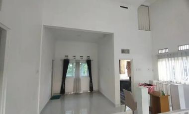 RUMAH 2 LANTAI SIAP HUNI DEPAN AKMIL MAGELANG