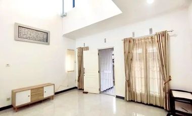 RUMAH 2 LANTAI SIAP HUNI DEPAN AKMIL MAGELANG