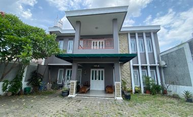 Rumah mewah 2 lantai di serengan solo bonus furnish