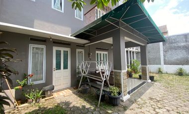 Rumah mewah 2 lantai di serengan solo bonus furnish
