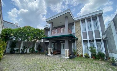 Rumah mewah 2 lantai di serengan solo bonus furnish