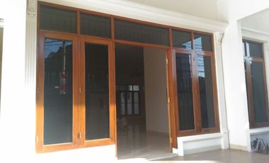 Sewa Rumah Premium di Dharmawangsa
