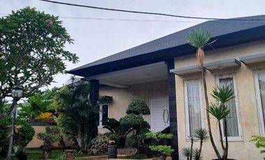DIJUAL RUMAH BESAR DENGAN KOLAM RENANG