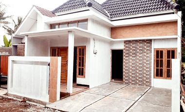 READY RUMAH BARU PESAN BANGUN STRATEGIS DEPAN SMA TARUNA NUSANTARA MGL