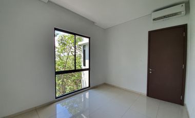 Quantum Serenia Hills Hadap Taman Fasilitas Swimmingpool Gym clubhouse