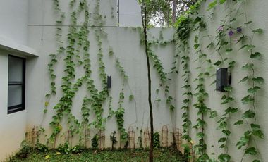 Quantum Serenia Hills Hadap Taman Fasilitas Swimmingpool Gym clubhouse