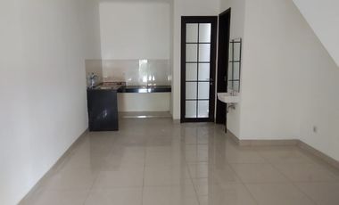 Disewakan Rumah Green Village, Rumah Asri, Cipondoh, Tangerang