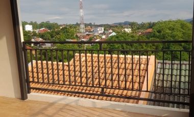 DISEWAKAN RUMAH BANYUMANIK SEMARANG, VIEW GUNUNG DEKAT EXIT TOL UNGARAN/ BANYUMANIK, SMA4, KODAM, RS. HERMINA. COCOK UNTUK KANTOR & RUMAH TANGGA